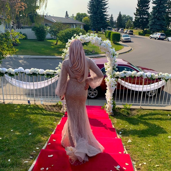 Dress - Picture 1 of 2